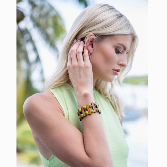 TAGUA Sandy Sustainable Stretch Bracelet Green and Wood - Picture 2 of 2